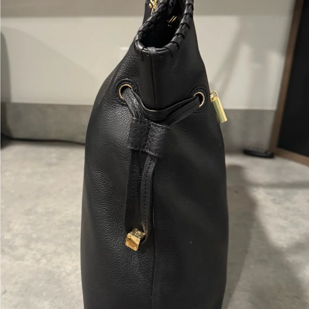 Tory Burch Marion Slouchy Large Black Leather Tote! Excellent Condition!! - Picture 6 of 11
